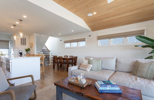 Ship Bottom Casa | Oceanside home - 2 min walk to the beach! Ocean & bay views!