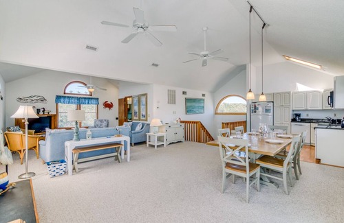 Tuckahoe Casa | Oceanside home in Duck w/ hot tub & community pool!