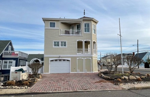 Beach Haven Terrace Casa | Oceanside home w/ pool, roof deck and all things provided.