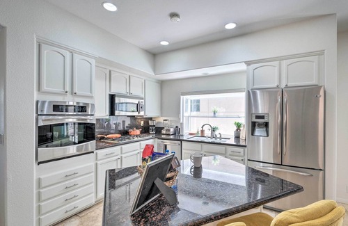 Townsite Cabaña | Oceanside Home w/ Rooftop Patio - Steps to Beach!