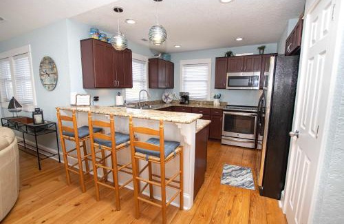 Corolla Casa | Oceanside, Hot Tub, Screened Porch, Wild Horses, 4x504, Sol Searcher