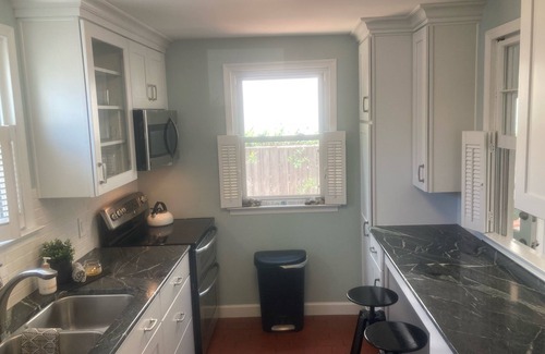 Northeast Virginia Beach Cabaña | Oceanside North End Cottage