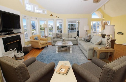 Whale Head Hill Casa | Oceanside, Ocean Views, Hot Tub, Close to Beach Access, 743, Golden Days