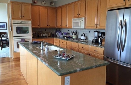 Fire Mountain Casa | Oceanside pasa por alto. 4 Hab / 3 Ba Hilltop. A pie o en bicicleta al lado C 'Bad O O'!