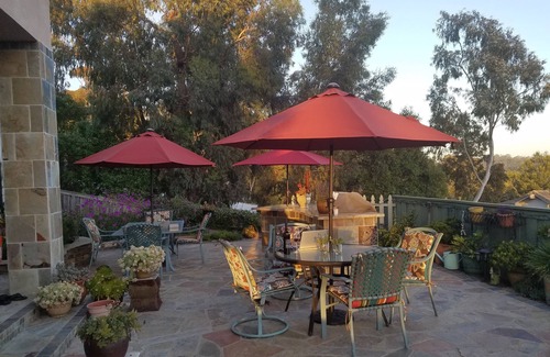 Fire Mountain Casa | Oceanside pasa por alto. 4 Hab / 3 Ba Hilltop. A pie o en bicicleta al lado C 'Bad O O'!
