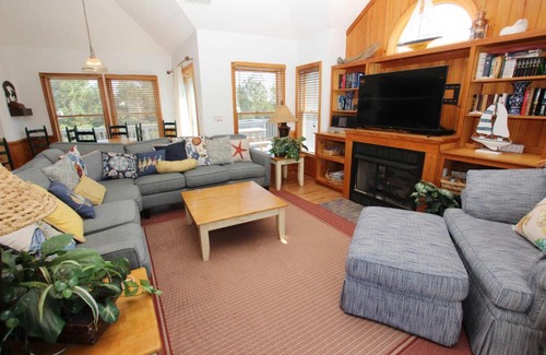 Whalehead Beach Casa | Oceanside, Private Pool, Hot Tub, Sun Decks, WC1077, Seaside Manor