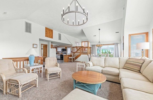 Waves Casa | Oceanside, sound view, dog friendly, private pool, hot tub, golf cart, game room