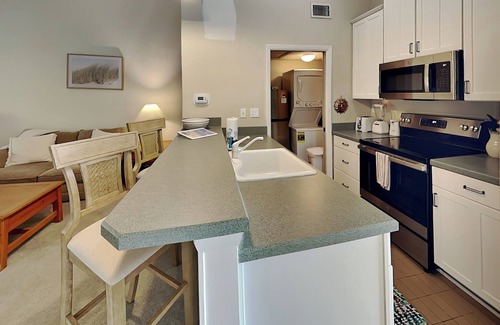 Sawgrass Condominio | Summer Place 671, Studio, Sleeps 2, Beach