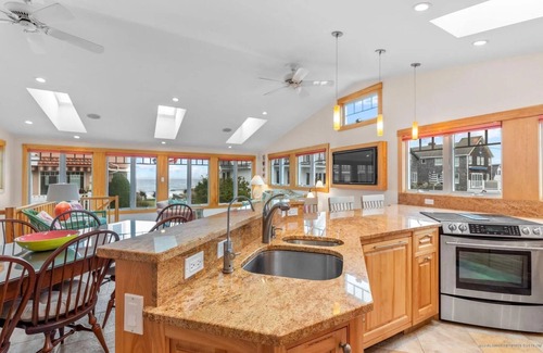 Ogunquit - Wells Villa | Oceanside Villa Retreat w/ Private Beach