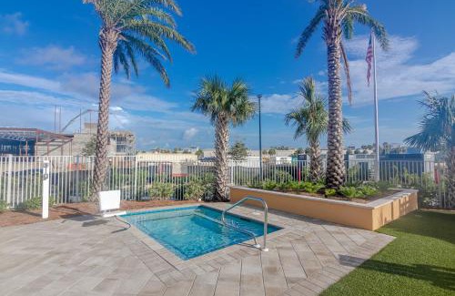 Panama City Beach Apartamento | Oceanview 3BR Near Pier Park, Pool and Hot Tub