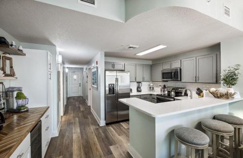 Panama City Beach Apartamento | Oceanview 3BR Near Pier Park, Pool and Hot Tub