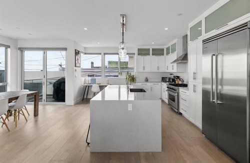 El Porto Casa | Oceanview 3BR Oasis, Steps To Manhattan Beach For 6 Guests