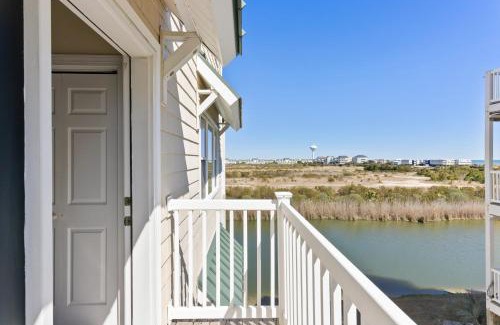 Ocean Isle Beach Casa | Oceanview 4BR/4BA Condo, Steps to Beach/Pool