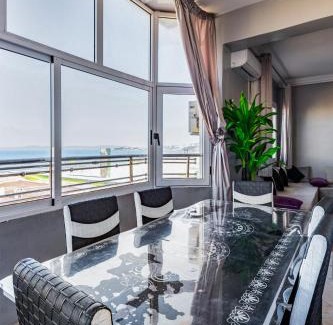 Malabata Apartamento | Oceanview Apartment with Stunning City View