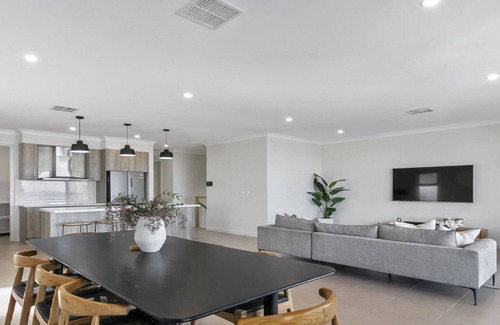 Port Noarlunga South Casa | Oceanview Escape by Wine Coast Holiday Rentals