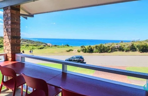 Caves Beach Casa | Oceanview Beachhouse- Panoramic views and pool