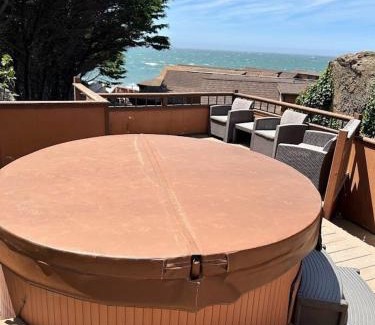 Smith River Casa | Oceanview Cabin 20, Private Jacuzzi &large Deck