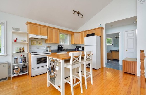 Englishtown Cabaña | Oceanview Cottage on Cabot Trail - Main Level