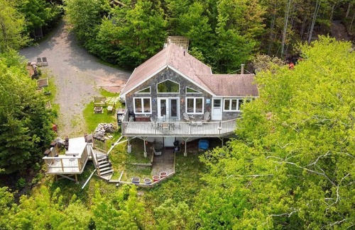 Englishtown Cabaña | Oceanview Cottage on Cabot Trail - Main Level