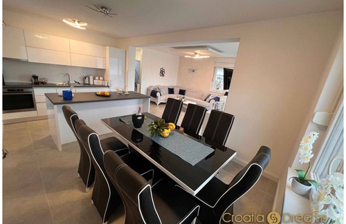 Okrug Gornji Apartamento | Oceanview Deluxe Penthouse Apartment With 89m2 Living Space & 90m2 Roof Terrace