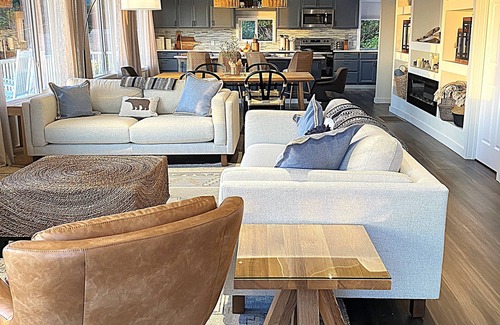 Yachats Casa | Oceanview Designer Family Home – Walk to Beach, Deck, Firepit, Office, Pets