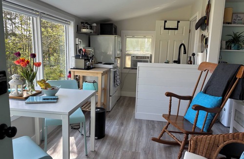 Mill Cove Apartamento | Oceanview Escape for Two, Steps from the Water - The Seanery Cottages