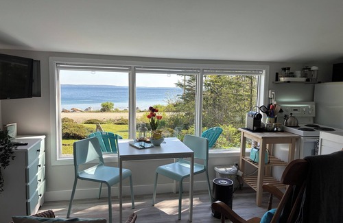 Mill Cove Apartamento | Oceanview Escape for Two, Steps from the Water - The Seanery Cottages