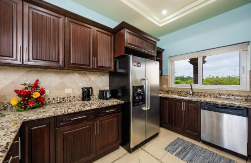 Tamarindo Apartamento | Oceanview In Town Huge Pool Beach Acss