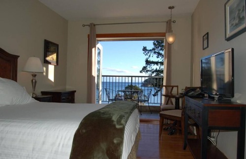 Mayne Island Casa | Mayne Island Resort - Waterview King Room 1