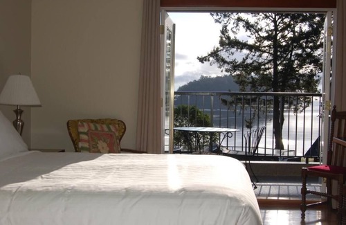 Mayne Island Casa | Mayne Island Resort - Waterview King Room 1