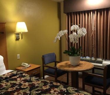 Huntington Beach Hotel | OceanView Motel