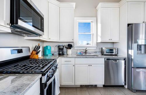 Hampton Casa | Oceanview Oasis Newly Renovated Parking