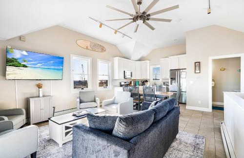 Hampton Casa | Oceanview Oasis Newly Renovated Parking