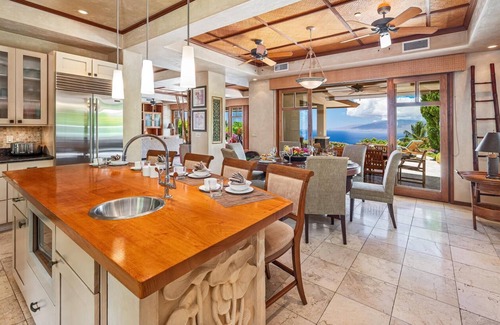Historic Lahaina Front Street Casa | Oceanview, pool, Hot Tub!