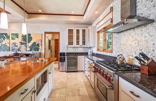 Historic Lahaina Front Street Casa | Oceanview, pool, Hot Tub!