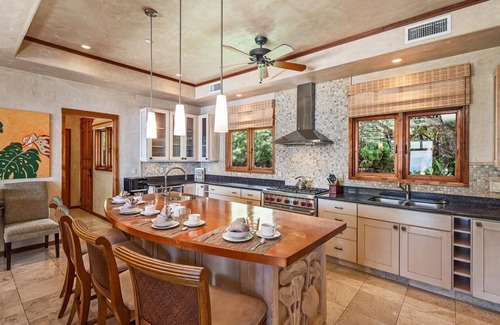 Historic Lahaina Front Street Casa | Oceanview, pool, Hot Tub!