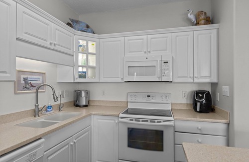 Emerald Isle Condominio | Oceanview, poolside, 2BR/2B condo sleeps 6