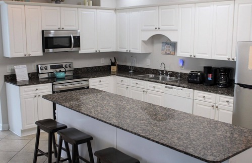 Ash Casa | OCEANVIEW retreat in Cherry Grove, N. Myrtle Beach. With 8 bedrooms and pool/hot tub