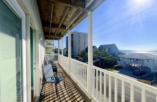 Ash Casa | OCEANVIEW retreat in Cherry Grove, N. Myrtle Beach. With 8 bedrooms and pool/hot tub