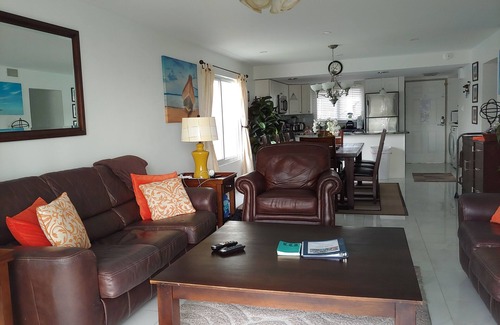 Seven Mile Beach Condominio | Más de 100 comentarios de 5 estrellas de condominio con vista al mar 2BR totalmente renovado. Sin tarifas diarias del resort