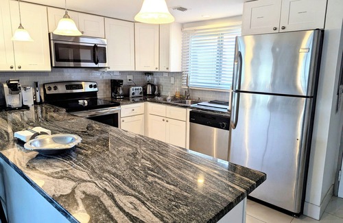 Seven Mile Beach Condominio | Más de 100 comentarios de 5 estrellas de condominio con vista al mar 2BR totalmente renovado. Sin tarifas diarias del resort