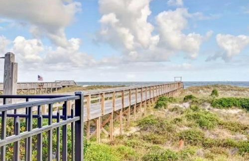 Fernandina Beach Casa | Oceanview Sand Dollar Villas Condo - Balcony - Pool