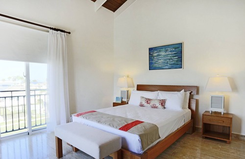 Playa Chiquita Apartamento | Oceanview two-bedroom apartment