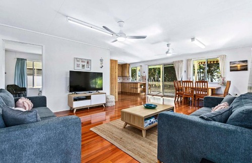 Traviston Casa | OceanViews on Burrum Up