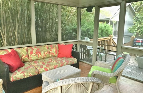 West Beach Cabaña | Oceanwoods 3bd / 2bth con porche de pantalla ampliada, WiFi, ¡actualizado!