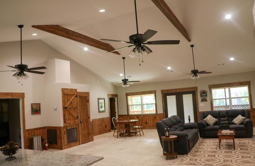 Juliette Cabina | Ocmulgee River Lodge ~ Sleeps 12 ~ 5 Private Suites ~River Access
