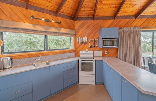 Matarangi Casa | Octagon by the Beach - less than 100m to Matarangi Beach