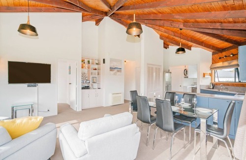 Matarangi Casa | Octagon by the Beach - less than 100m to Matarangi Beach