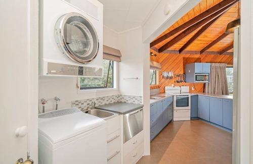 Matarangi Casa | Octagon by the Beach - less than 100m to Matarangi Beach