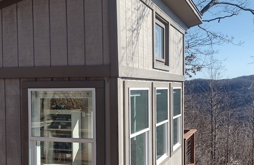 Saluda Cabaña | Oden’s Lookout at Valhalla Mountain- Studio Cottage